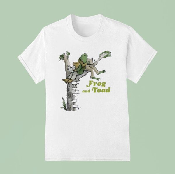 Frog And Toad Reading Book In Tree T Shirt