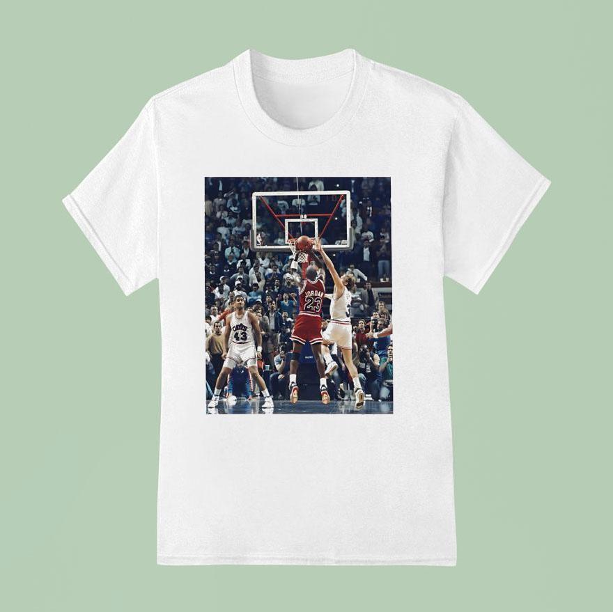 Michael Jordan Chicago Bulls Playing Vintage Photo T Shirt