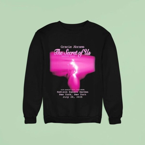 Gracie Abrams At Madison Square Garden In New York Ny On July Secret Of Us Tour Highligh Sweatshirt