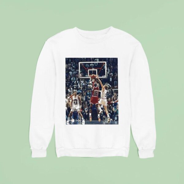 Michael Jordan Chicago Bulls Playing Vintage Photo Sweatshirt