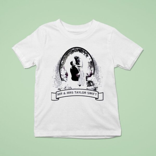 Couple Frame Mr And Mrs Taylor T Shirt