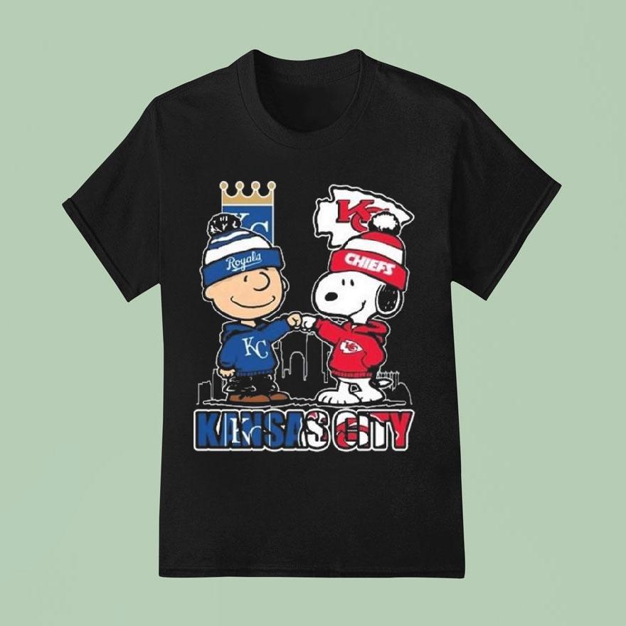 Charlie Brown Kansas City Royals And Snoopy Kansas City Chiefs Skyline T Shirt