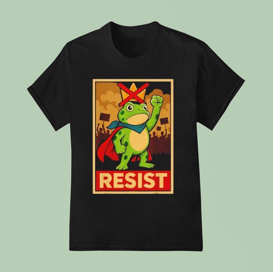 Funny Portland Frog Hop Protest Resist Frog No Kings Toad T Shirt