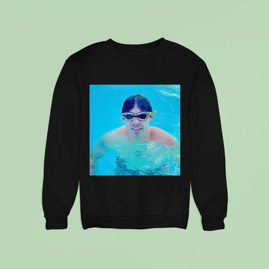 Joe Jonas Wear Swimming Goggles In The Pool Sweatshirt Joe Jonas Wear Swimming Goggles In The Pool Sweatshirt