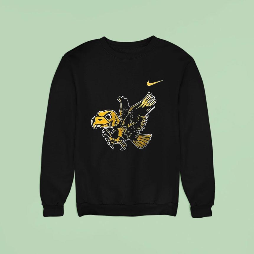 Iowa Hawkeyes Caitlin Clack Logo Sweatshirt Iowa Hawkeyes Caitlin Clack Logo Sweatshirt