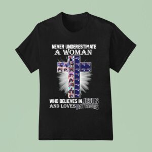 Never Underestimate A Woman Who Believes In Jesus Loves New England Patriots Cross T Shirt