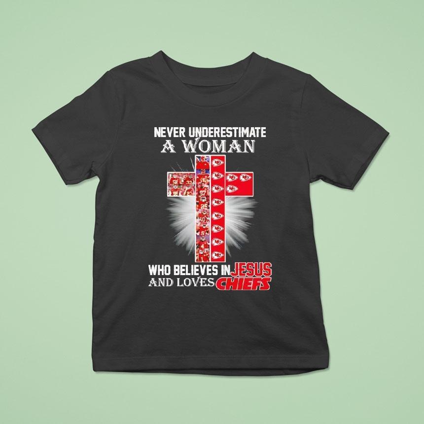 Never Underestimate A Woman Who Believes In Jesus Loves Kansas City Chiefs Cross T Shirt Never Underestimate A Woman Who Believes In Jesus Loves Kansas City Chiefs Cross T Shirt