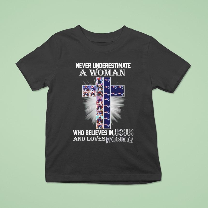 Never Underestimate A Woman Who Believes In Jesus Loves New England Patriots Cross T Shirt Never Underestimate A Woman Who Believes In Jesus Loves New England Patriots Cross T Shirt